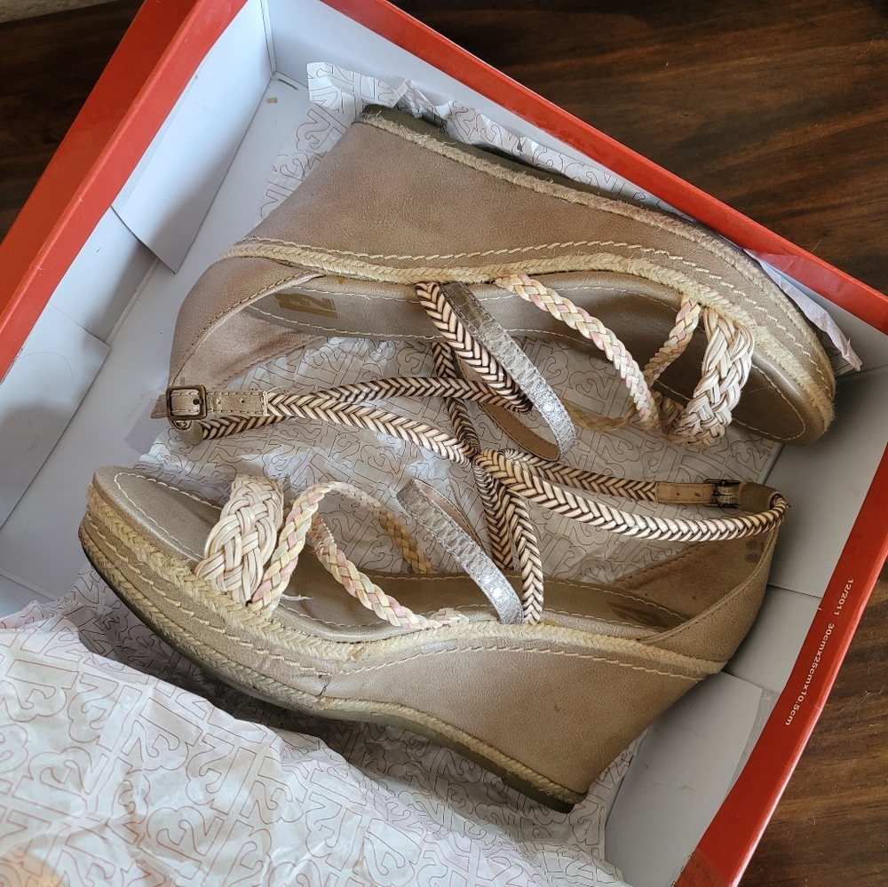 🌸R2 STRAPPY SUMMER WEDGES🌸